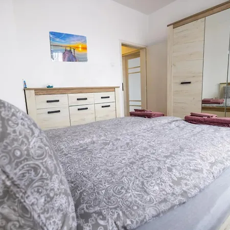 Cozy 2br By The Sea Garden Apartament