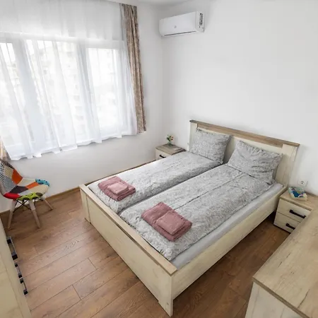 Cozy 2br By The Sea Garden Apartament