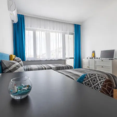 Cozy 2br By The Sea Garden Apartament Warna