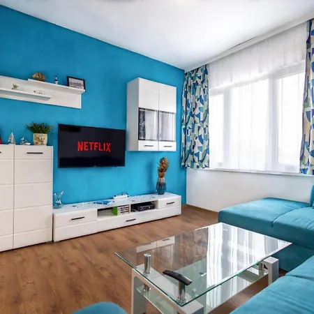 Cozy 2br By The Sea Garden شقة