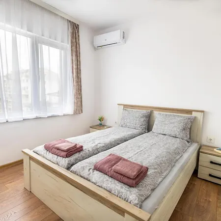 Cozy 2br By The Sea Garden شقة *